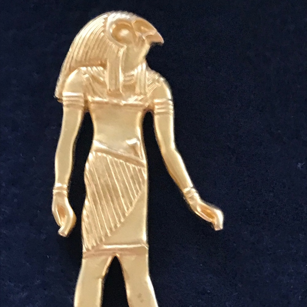 1976 MMA Gold Tone Egyptian God Horus Pendant Only
